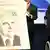Altbundeskanzler Helmut Kohl (CDU) betrachtet am 27.09.2012 im Deutschen Historischen Museum in Berlin eine Briefmarke mit seinem Antlitz. Der Politiker nahm zum 30. Jahrestag seiner Wahl zum Helmut Kohl la recenta festivitate la care au fost prezentate şi noile timbre care-l înfăţişează