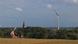Neubukow in Mecklenburg-Vorpommern: Die alte holländische Windmühle und die riesige Windkraftanlage von Enercon - die größte in Europa. Foto: Leila Knüppel (DW) Neubukow in Mecklenburg-Vorpommern: Die alte holländische Windmühle und die riesige Windkraftanlage von Enercon - die größte in Europa. Foto: Leila Knüppel (DW)
