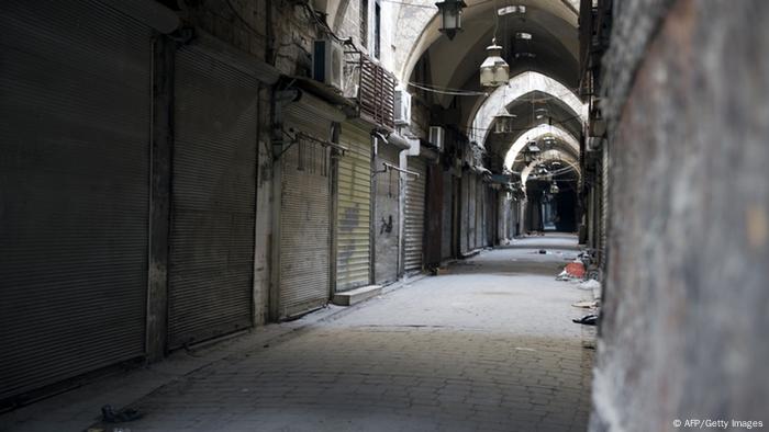 Zerstörung im Basar von Aleppo nach Gefechten