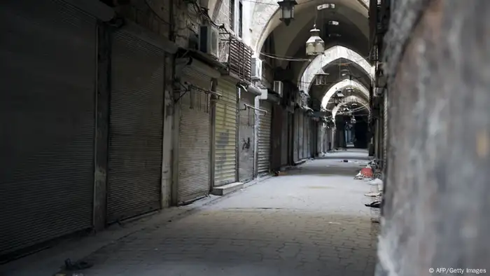 Zerstörung im Basar von Aleppo nach Gefechten