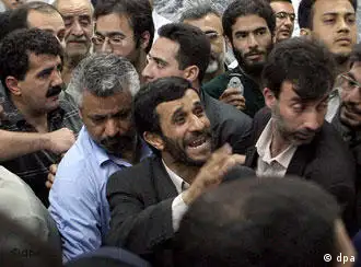 保守派人士、德黑兰市长马赫莫德.艾哈迈迪－内贾德当选伊朗新总统