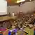 Kinder-Vorlesung im Audimax der Uni Hamburg zum Thema "Wie lange lebt ein Stern?". Gut 1000 Kinder sitzen im Hörsaal. oto: Arvid Mentz)