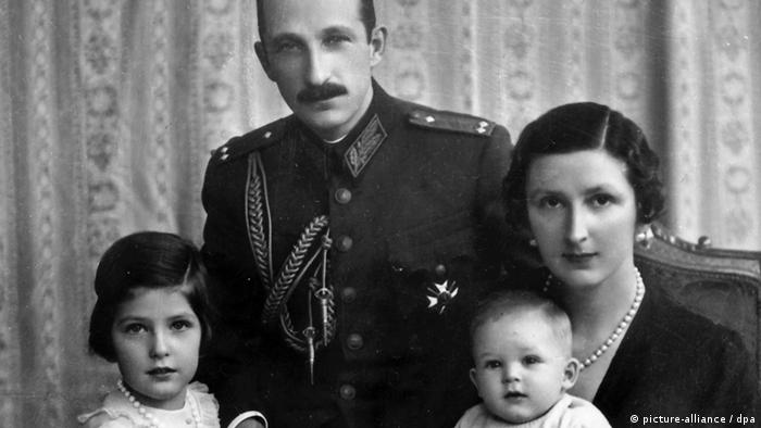 Цар Борис със семейството си