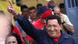 Accompanied by his daughter Rosa Virginia, left, Venezuela's President Hugo Chavez gestures to supporters as he leaves the polling station after voting in the presidential election in Caracas, Venezuela, Sunday, Oct. 7, 2012. Chavez is running for re-election against opposition candidate Henrique Capriles. (Foto:Rodrigo Abd/AP/dapd) Accompanied by his daughter Rosa Virginia, left, Venezuela's President Hugo Chavez gestures to supporters as he leaves the polling station after voting in the presidential election in Caracas, Venezuela, Sunday, Oct. 7, 2012. Chavez is running for re-election against opposition candidate Henrique Capriles. (Foto:Rodrigo Abd/AP/dapd)