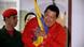 Präsident Hugo Chavez umarmt die Landesfahne nach seinem Wahlsieg (foto:dapd) Präsident Hugo Chavez umarmt die Landesfahne nach seinem Wahlsieg (foto:dapd)