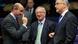 Euro-Finanzminister Treffen in Luxemburg zu ESM-Rettungsschirm: Spaniens Finanzminister Luis de Guindos (L) im Gespräch mit Jean-Claude Juncker (Mitte) und Olli Rehn. Foto: REUTERS/Yves Herman Euro-Finanzminister Treffen in Luxemburg zu ESM-Rettungsschirm: Spaniens Finanzminister Luis de Guindos (L) im Gespräch mit Jean-Claude Juncker (Mitte) und Olli Rehn. Foto: REUTERS/Yves Herman