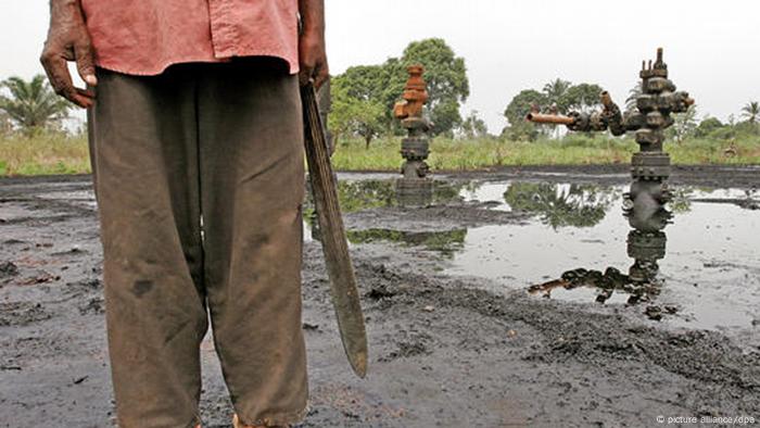 Nigerian Farmers Sue Shell In The Hague | Africa | DW | 11.10.2012