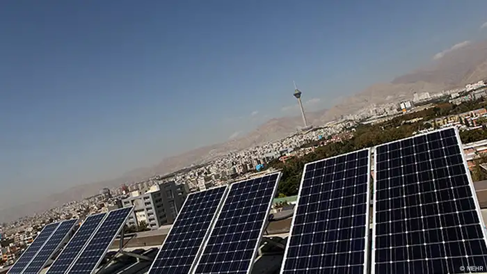 Titel: Sonnenenergie Bildbeschreibung: 17 Universitäten bekommen Energie von der Sonne. Stichwörter: Iran, Land und Leute, KW41, Sonnenenergie, Solar, Wirtschaft Quelle: MEHR Lizenz: Frei