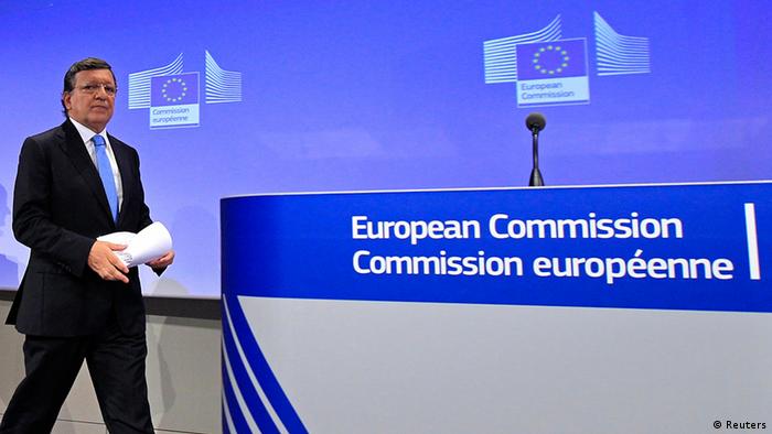 European Commission President Jose Manuel Barroso walks to podium REUTERS/Yves Herman (BELGIUM - Tags: POLITICS SOCIETY)
