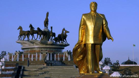 Олар ақша үшін кеуделерін көрсетеді Вьетнам порно nd