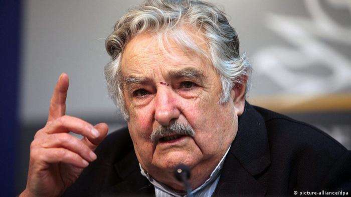 NOTICIAS AL DÍA Y A LA HORA on Twitter Los zapatos de Pepé Mujica y la  uñas Imágenes  Cómprame un corta uñas SE BUSCA Al DRSCHOLL  httptcoUj2Rrw3H8u  Twitter