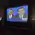Обама и Ромни на экарне телевизора
