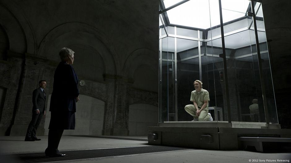 Die Schurken der BondFilme DW 04.12.2014