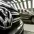 VW logo at the front of a Volkwagen car Foto: Nigel Treblin/dapd