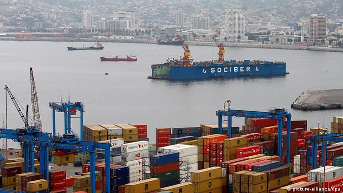 Chile Wirtschaft Containerhafen in Valparaiso