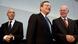 The president of the European Central Bank, Mario Draghi, center, the Bank's member of the Board, Joerg Asmussen, left, and the President of the German Federal Parliament, Bundestag, Norbert Lammert, right, arrive for a meeting with members of the parliament in Berlin, Germany, Wednesday, Oct. 24, 2012. Draghi meets with German lawmakers to discuss his plans to buy bonds of ailing eurozone members. (Foto:Michael Sohn/AP/dapd) The president of the European Central Bank, Mario Draghi, center, the Bank's member of the Board, Joerg Asmussen, left, and the President of the German Federal Parliament, Bundestag, Norbert Lammert, right, arrive for a meeting with members of the parliament in Berlin, Germany, Wednesday, Oct. 24, 2012. Draghi meets with German lawmakers to discuss his plans to buy bonds of ailing eurozone members. (Foto:Michael Sohn/AP/dapd)