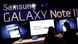 Menschen, die einen Galaxy Note II nutzen. Im Hintergrund groß der Schriftzug: Samsung Galaxy (Foto: Reuters) Menschen, die einen Galaxy Note II nutzen. Im Hintergrund groß der Schriftzug: Samsung Galaxy (Foto: Reuters)