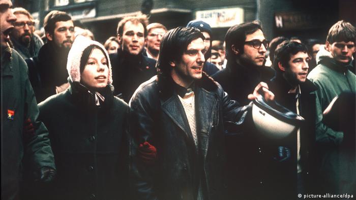 Der deutsche Studentenführer Rudi Dutschke und seine Ehefrau Gretchen bei einer Demonstration.