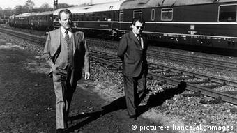 Бывший канцлер ФРГ Вилли Брандт и его личный референт Гюнтер Гийом