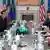 Mehrere Vertreter, darunter US-Außenministerin Clinton und die kosovarische Präsidentin Atifete Jahjaga, am Verhandlungstisch (Foto: Reuters)