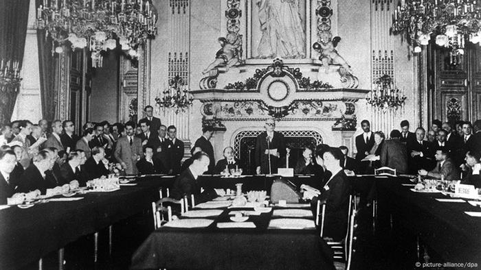 Frankreich Geschichte Außenminister Robert Schuman in Paris Schuman-Plan (picture-alliance/dpa)