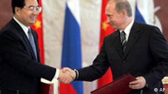 Hu Jintao bei Wladimir Putin in Moskau