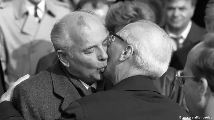 Bruderkuss Gorbatschow und Honecker