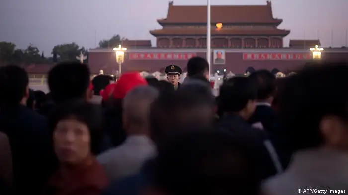 Viele Menschen auf engem Raum in China