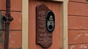 Eine Gedenktafel an ihrem Wohnhaus erinnert an Selma Meerbaum-Eisinger (Foto: DW/Birgit Görtz)