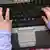 Dječje ruke na tastaturi