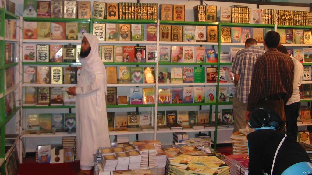 تونس ربيع الكتاب تنغ صه ألوان جديدة من الرقابة والكتب الصفراء Dw عربية رؤية أخرى للأحداث في ألمانيا والعالم العربي Dw 18 11 2012