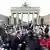 Митинг беженцев перед Бранденбургскими воротами в Берлине