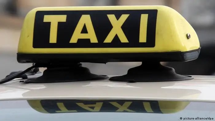 Deutschland Taxi mit Logo in Frankfurt