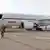 Ein Flugzeug der Bundesluftwaffe vom Typ Airbus A310 am Sonntag (18.10.2011) auf dem Flughafen von Termez in Usbekistan. Das deutsche Staatsoberhaupt, Bundespräsident Wulff, hielt sich zu einem Staatsbesuch in Afghanistan auf. Foto: Wolfgang Kumm dpa
