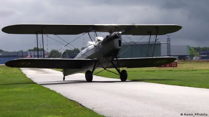 Flugbegleiter Flugzeug Oldtimer Doppeldecker