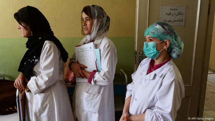 Afghanistan Frauen Ärztinnen Hebammen Ausbildung