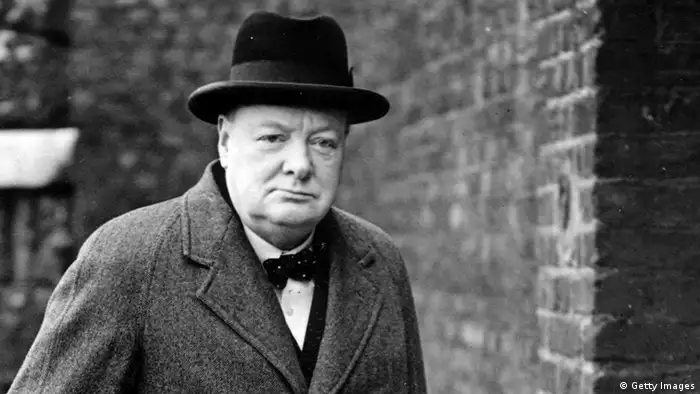 Großbritannien Zweiter Weltkrieg Winston Churchill vor Downing Street