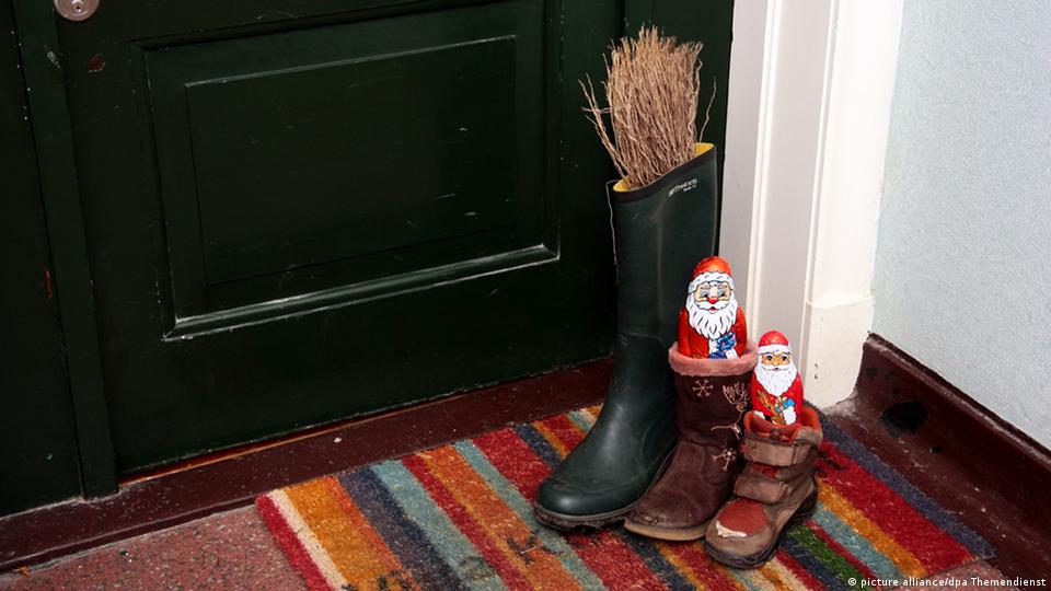 Childish Genuine Couple Why St. Nicholas puts candy in boots – DW – 12/06/2021
