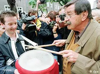 格拉斯2000年在格旦斯克。他是那里的荣誉公民