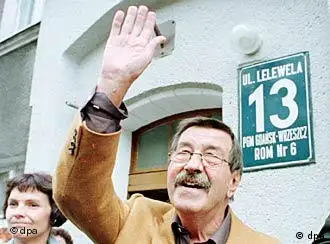 Günter Grass vor seinem Elternhaus in Danzig