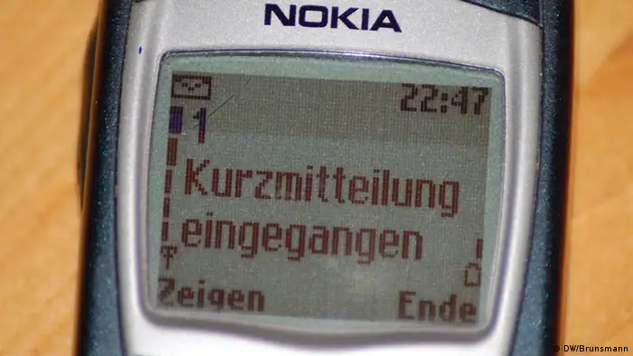 20 Jahre SMS Handy Nokia 6210 Mobiltelefon Kurzmitteilung Kommunikation Netz