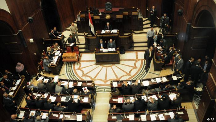 Abstimmung in der verfassungsgebenden Versammlung in Ägypten (Foto: AP)