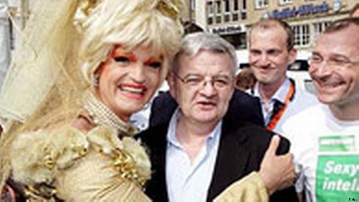 В гей-параде в Кёльне участвуют журналисты и политики, полицейские и  пожарные – DW – 07.07.2007