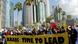Arabische Jugendliche demonstrieren am 01.12.2012 in Doha unter dem Motto "Arabs - Time to Lead" (Araber - Zeit zu Führen) für mehr Engagement im Klimaschutz. Sie verlangen von der Golfmonarchie und anderen arabischen Staaten, ihre klimaschädlichen CO2-Emissionen verbindlich zu senken. Foto: Denis Donnebaum dpa Arabische Jugendliche demonstrieren am 01.12.2012 in Doha unter dem Motto "Arabs - Time to Lead" (Araber - Zeit zu Führen) für mehr Engagement im Klimaschutz. Sie verlangen von der Golfmonarchie und anderen arabischen Staaten, ihre klimaschädlichen CO2-Emissionen verbindlich zu senken. Foto: Denis Donnebaum dpa