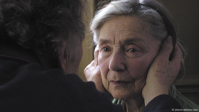Der französische Filmschauspielerin Emmanuelle Riva in einer Szene aus dem Film Liebe (Foto: picture-alliance/dpa)