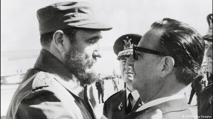 Castro fue recibido en Chile por el presidente Salvador Allende (foto), luego derrocado por Augusto Pinochet en 1973.