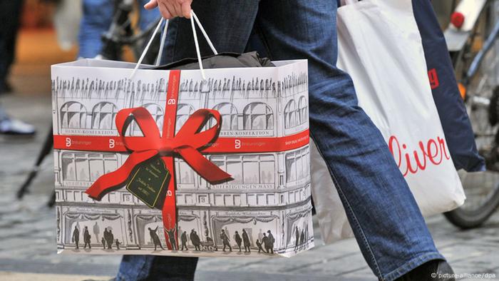 Weihnachtseinkauf in Deutschland (Foto: dpa)
