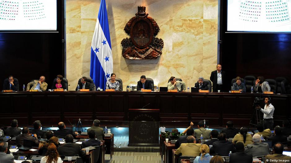 Honduras: destituyen al fiscal general y renuncia la presidenta de la Corte Suprema