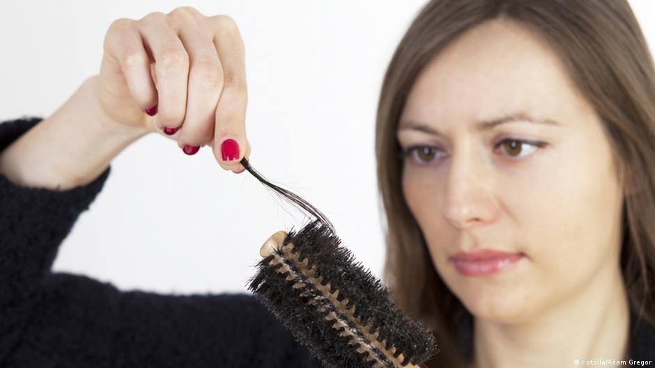أخطاء تؤدي لتساقط الشعر بعد غسله.. تعرف عليها! | صحة | معلومات لا بد منها  لصحة أفضل | DW | 28.05.2020