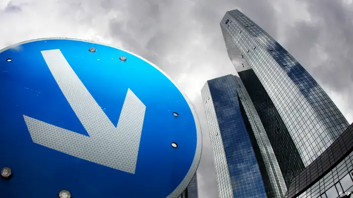 The headquarters of Deutsche Bank is seen next to a traffic sign in Frankfurt, Germany, Tuesday, July 31, 2012, as the Bank announces a cut in 1,900 jobs. (Foto:Michael Probst/AP/dapd).